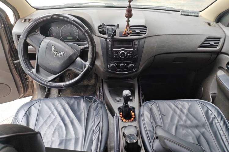 Used Wuling Hongguang 2015 1.2L S Base Model China V Standard Center Console