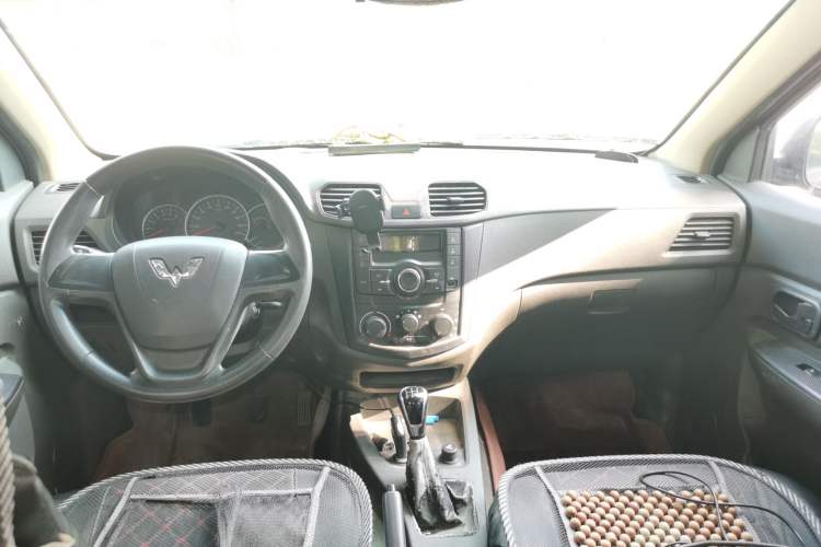 Used Wuling Hongguang 2015 1.5L S Basic Version China V Standard Center Console