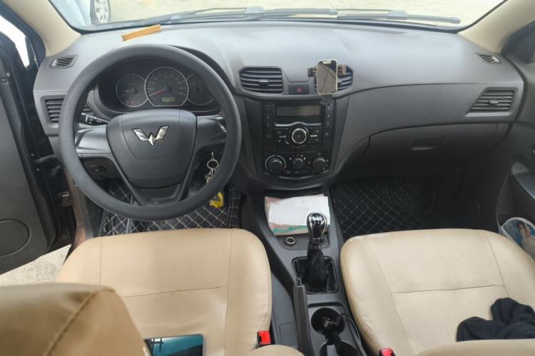 Used Wuling Hongguang 2015 1.2L S Base Model China V Standard Center Console