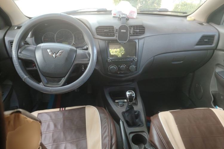 Used Wuling Hongguang 2015 1.2L S Base Model China V Standard Center Console