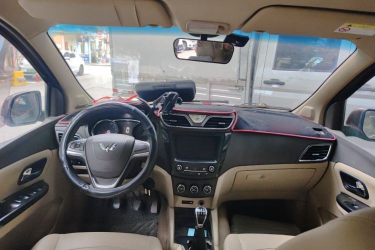 Used Wuling Hongguang 2015 1.5L S1 Comfort China V Standard Center Console