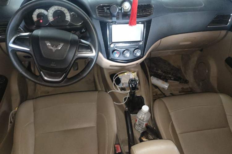 Used Wuling Hongguang 2015 1.2L S Base Model China V Standard Center Console