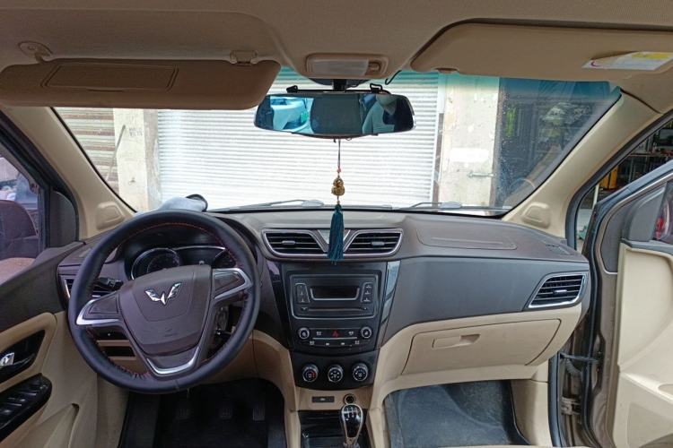 Used Wuling Hongguang 2015 1.5L S1 Comfort China V Standard Center Console