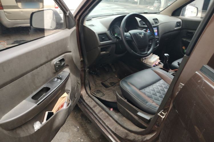 Used Wuling Hongguang 2015 1.5L S Basic Version China V Standard Driver Seat