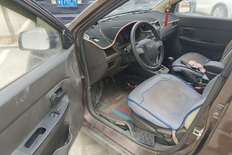 Used Wuling Hongguang 2015 1.5L S Basic Version China V Standard Driver Seat