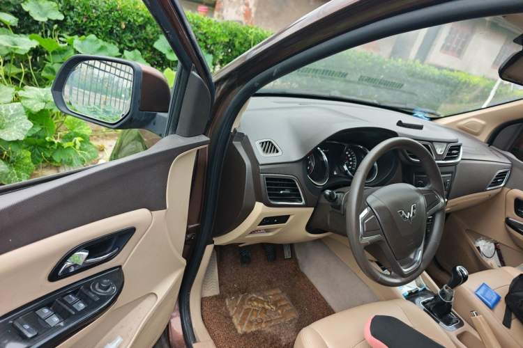 Used Wuling Hongguang 2015 1.5L S1 Comfort China V Standard Driver Seat