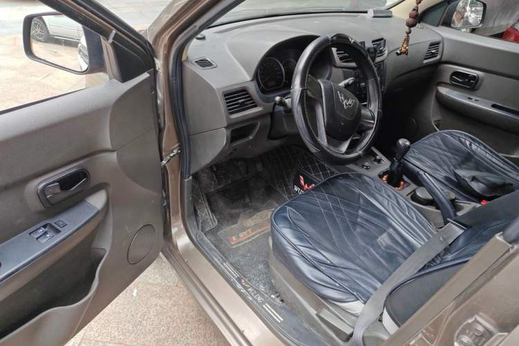 Used Wuling Hongguang 2015 1.2L S Base Model China V Standard Driver Seat