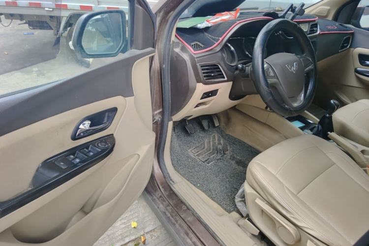 Used Wuling Hongguang 2015 1.5L S1 Comfort China V Standard Driver Seat