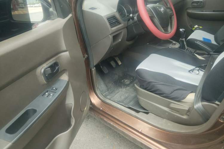 Used Wuling Hongguang 2015 1.5L S Basic Version China V Standard Driver Seat
