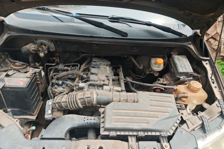 Used Wuling Hongguang 2015 1.5L S Basic Version China V Standard Engine Bay