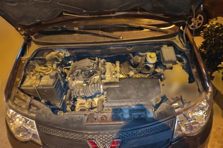 Used Wuling Hongguang 2015 1.2L S Base Model China V Standard Engine Bay