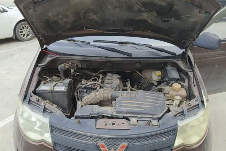 Used Wuling Hongguang 2015 1.5L S Basic Version China V Standard Engine Bay