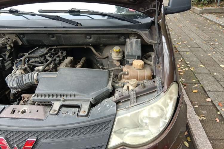 Used Wuling Hongguang 2015 1.2L S Base Model China V Standard Engine Bay Left