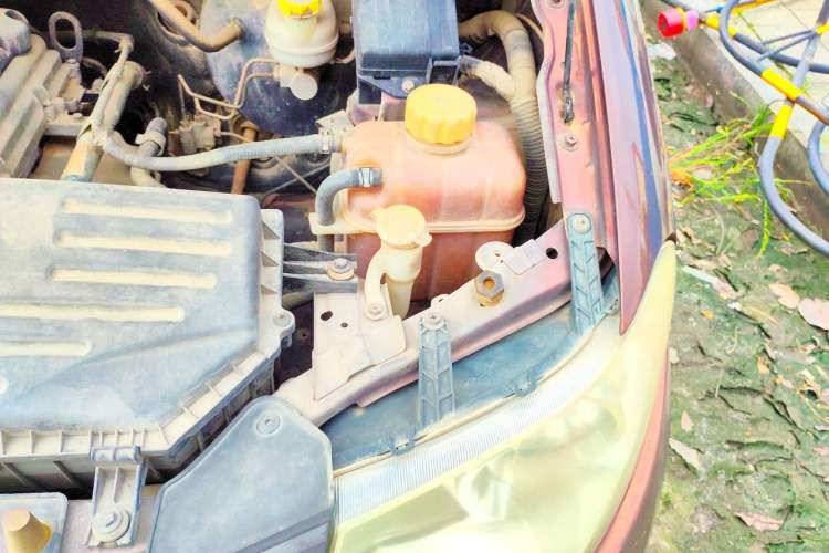 Used Wuling Hongguang 2015 1.5L S Basic Version China V Standard Engine Bay Left