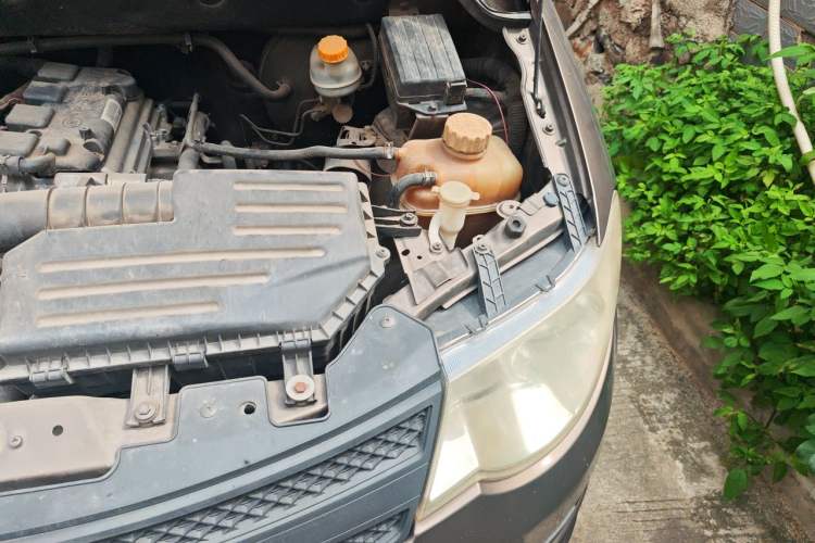 Used Wuling Hongguang 2015 1.5L S Basic Version China V Standard Engine Bay Left