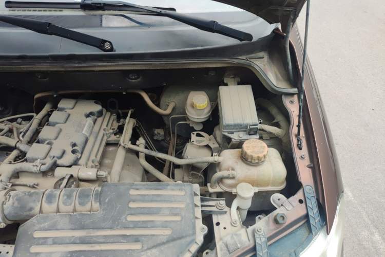 Used Wuling Hongguang 2015 1.5L S Basic Version China V Standard Engine Bay Left