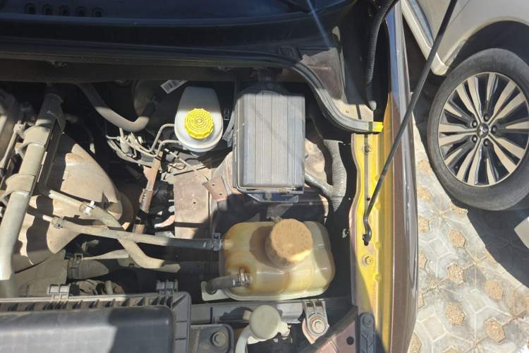 Used Wuling Hongguang 2015 1.2L S Base Model China IV Engine Bay Left