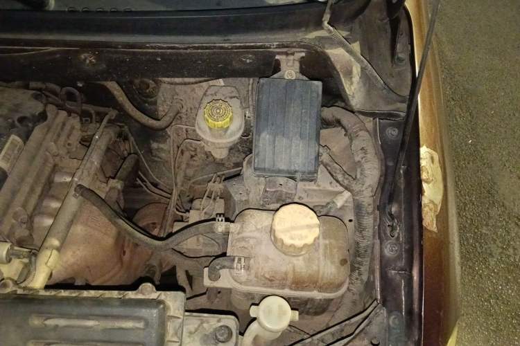 Used Wuling Hongguang 2015 1.2L S Base Model China V Standard Engine Bay Left