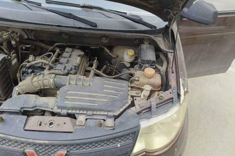 Used Wuling Hongguang 2015 1.5L S Basic Version China V Standard Engine Bay Left