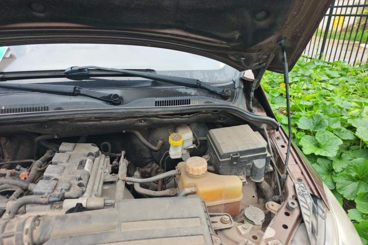 Used Wuling Hongguang 2015 1.5L S1 Comfort China V Standard Engine Bay Left