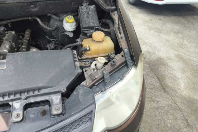 Used Wuling Hongguang 2015 1.2L S Base Model China V Standard Engine Bay Left