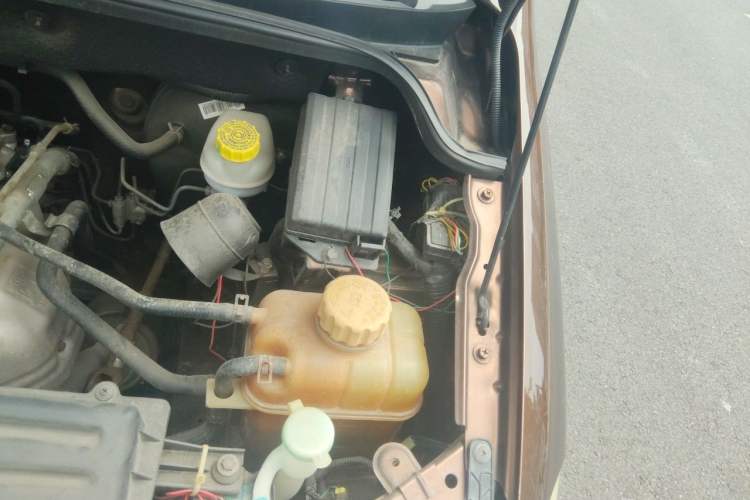 Used Wuling Hongguang 2015 1.5L S Basic Version China V Standard Engine Bay Left