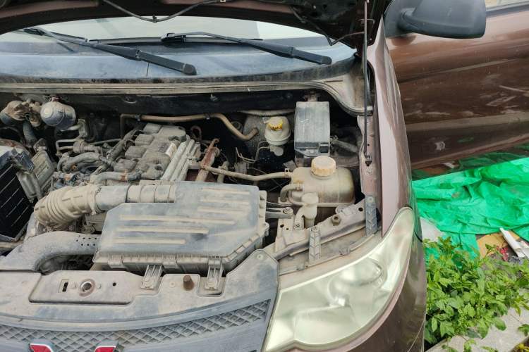 Used Wuling Hongguang 2015 1.5L S Basic Version China V Standard Engine Bay Left