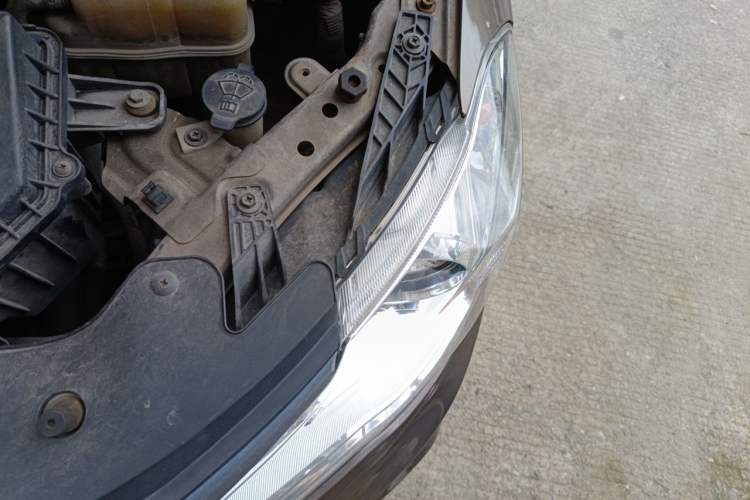 Used Wuling Hongguang 2015 1.5L S1 Comfort China V Standard Engine Bay Left