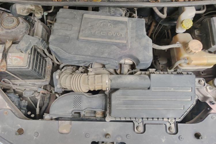 Used Wuling Hongguang 2015 1.5L S1 Comfort China V Standard Engine Bay