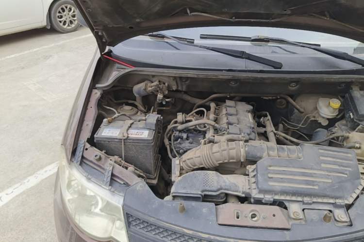 Used Wuling Hongguang 2015 1.5L S Basic Version China V Standard Engine Bay Right