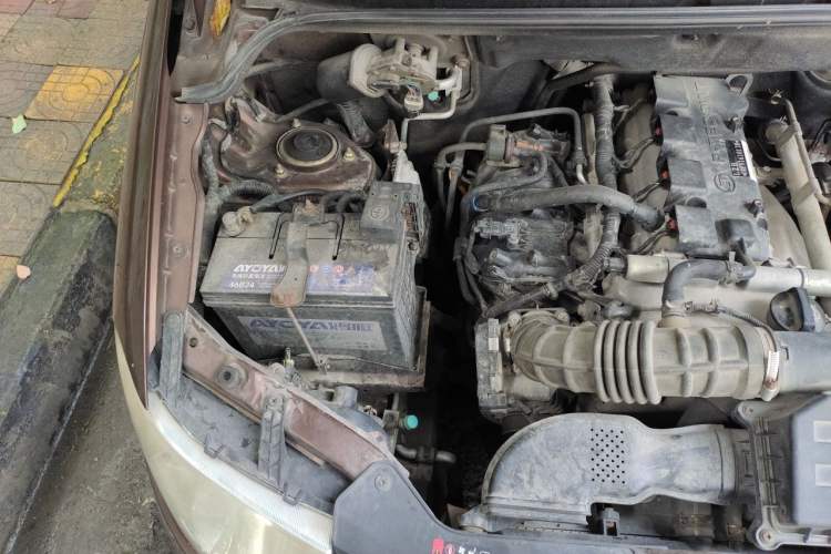 Used Wuling Hongguang 2015 1.5L S Basic Version China V Standard Engine Bay Right