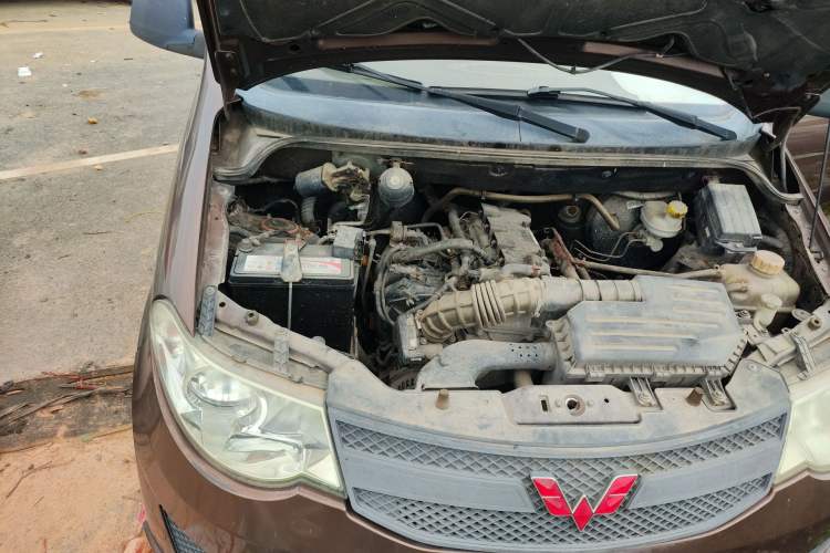 Used Wuling Hongguang 2015 1.5L S Basic Version China V Standard Engine Bay Right