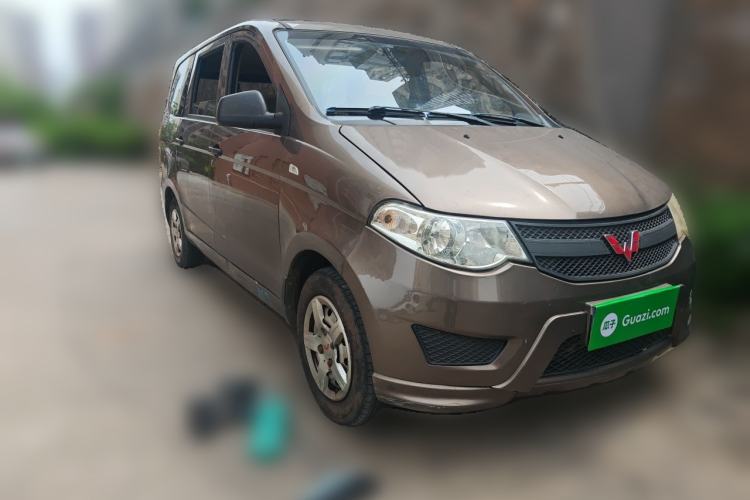 Used Wuling Hongguang 2015 1.5L S Basic Version China V Standard Front Right 45 Deg