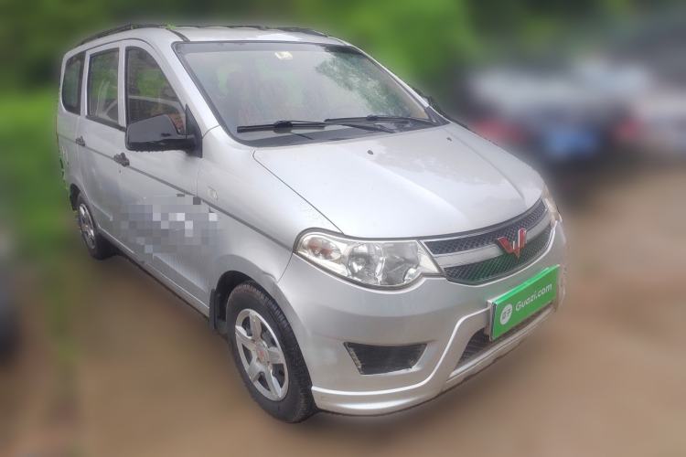 Used Wuling Hongguang 2015 1.5L S Basic Version China V Standard Front Right 45 Deg