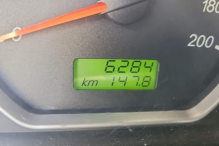 Used Wuling Hongguang 2015 1.2L S Base Model China V Standard Odometer Close Up