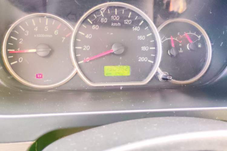 Used Wuling Hongguang 2015 1.5L S Basic Version China V Standard Odometer Close Up