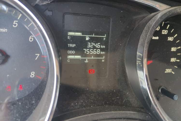 Used Wuling Hongguang 2015 1.5L S1 Standard China V-Emission Standards Odometer Close Up