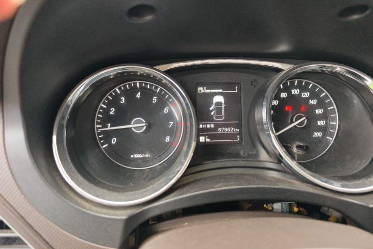 Used Wuling Hongguang 2015 1.5L S1 Comfort China V Standard Odometer Close Up