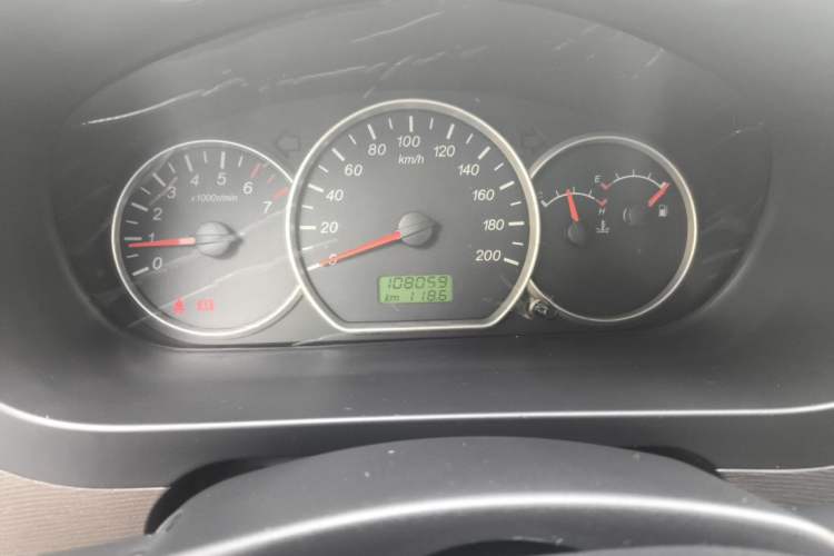 Used Wuling Hongguang 2015 1.2L S Base Model China V Standard Odometer Close Up