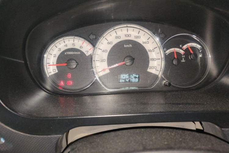Used Wuling Hongguang 2015 1.2L S Base Model China V Standard Odometer Close Up