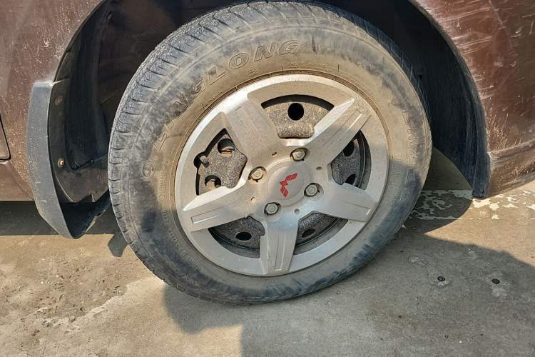 Used Wuling Hongguang 2015 1.2L S Base Model China V Standard Right Front Wheel Hub