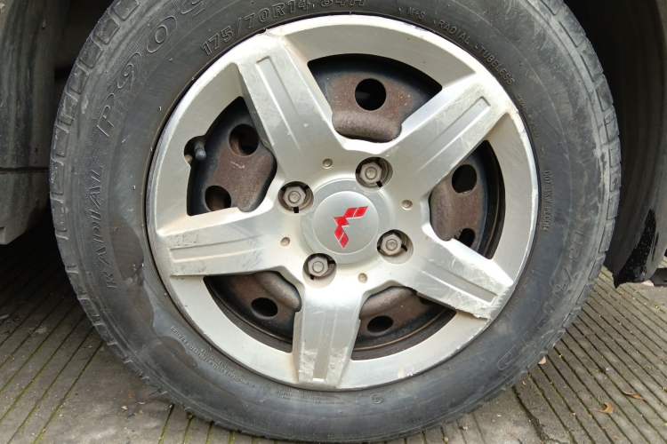 Used Wuling Hongguang 2015 1.2L S Base Model China V Standard Right Front Wheel Hub