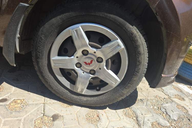 Used Wuling Hongguang 2015 1.2L S Base Model China IV Right Front Wheel Hub