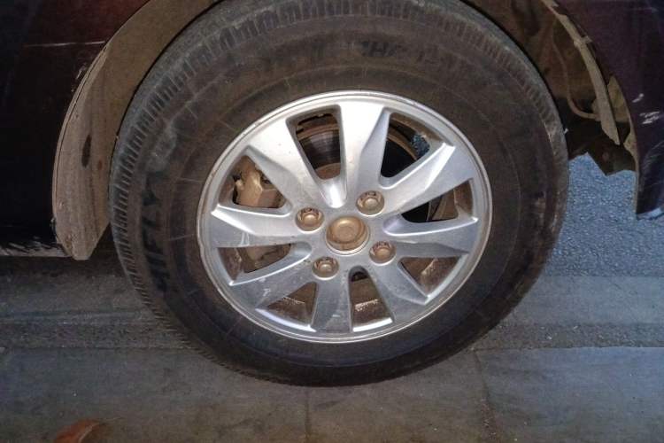 Used Wuling Hongguang 2015 1.2L S Base Model China V Standard Right Front Wheel Hub