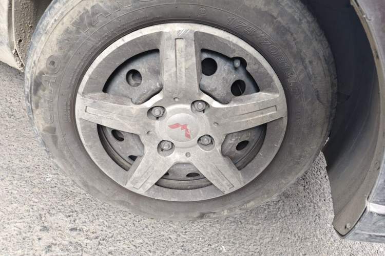 Used Wuling Hongguang 2015 1.5L S Base Model China IV Right Front Wheel Hub
