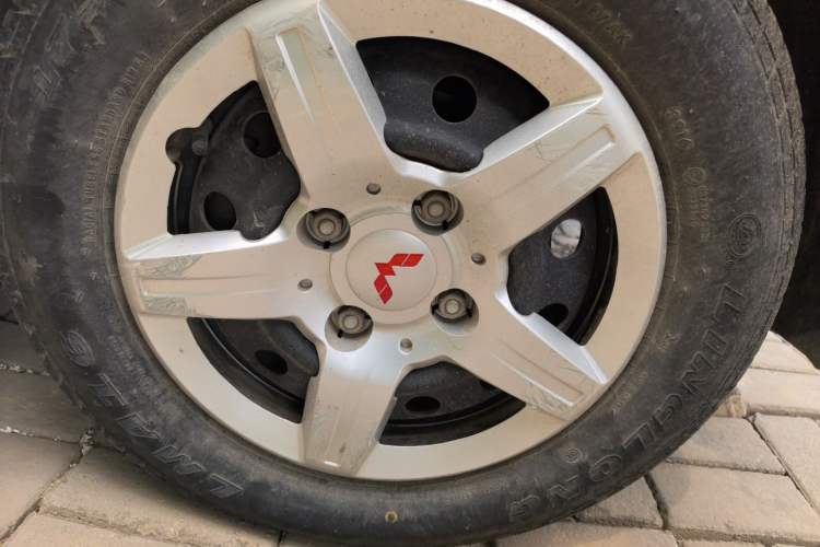 Used Wuling Hongguang 2015 1.2L S Base Model China V Standard Right Front Wheel Hub