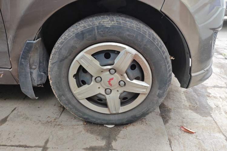 Used Wuling Hongguang 2015 1.2L S Base Model China V Standard Right Front Wheel Hub