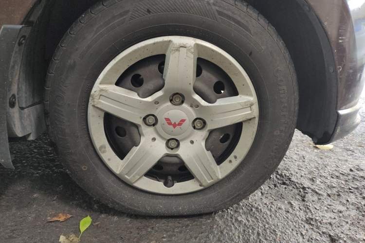 Used Wuling Hongguang 2015 1.5L S Basic Version China V Standard Right Front Wheel Hub