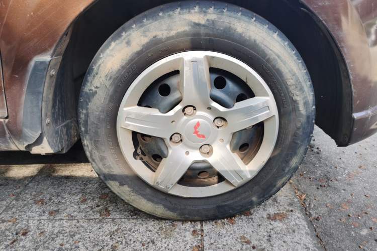 Used Wuling Hongguang 2015 1.5L S Basic Version China V Standard Right Front Wheel Hub