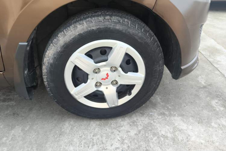 Used Wuling Hongguang 2015 1.2L S Base Model China V Standard Right Front Wheel Hub